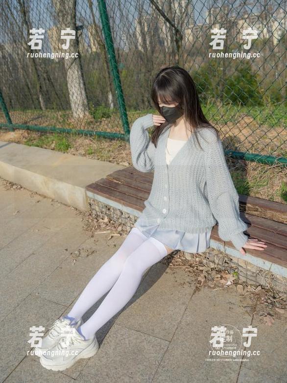 紧急企划 - 玩转私房：见希w、民国制服与隐隐的白丝！