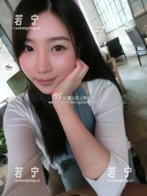 微密圈 - 这资源绝了，紫色哒豚豚的美腿让人怀疑人生，有这种腿为啥还要跑步呢？