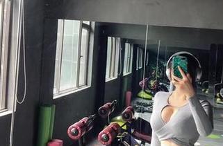 微密圈 – 这组原图值得一看！我是说，紫色哒豚豚的女友背景太有感觉了