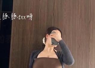 微密圈 – 紫色哒豚豚早期视频合集，原图中她的表情太有戏了，分享给你们瞧。