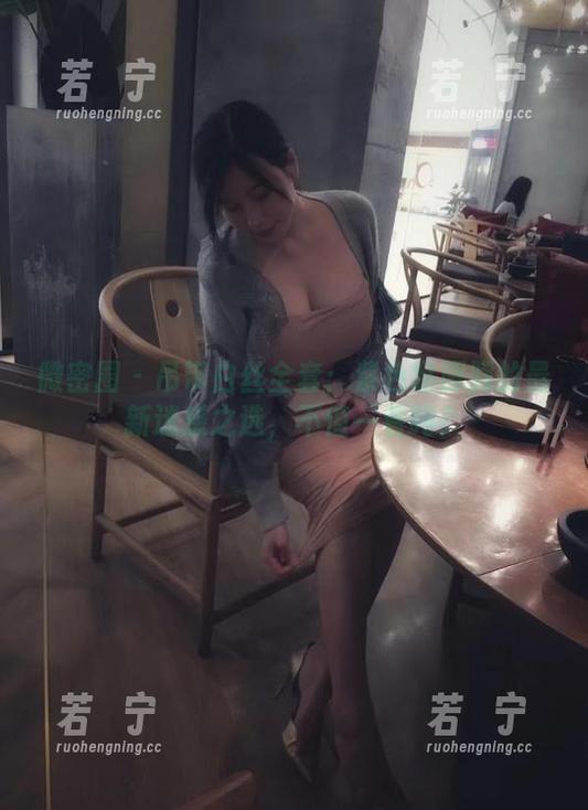 微密圈 - 吊带白丝全套：紫色哒豚豚的最新迷惑之选，不值一看吗？