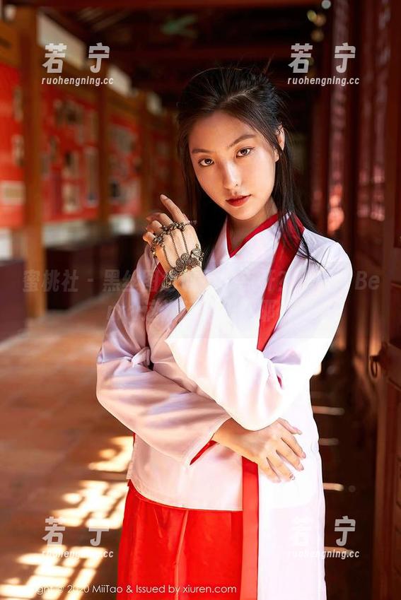 蜜桃社 - 黑丝图包敢不敢点开？小草莓Berry这次玩得很溜耶！