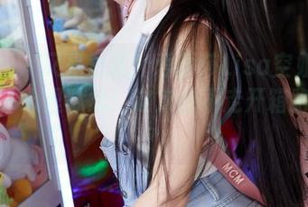 蜜桃社 – 又是更新！爱丽莎Lisa空姐合集登场，心里默念：这次能不走开箱路线吗？