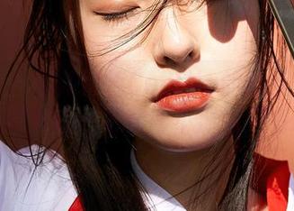 蜜桃社 – 看陆萱萱Cecilia的眼镜：无圣光写真让一切变得不那么闪亮了