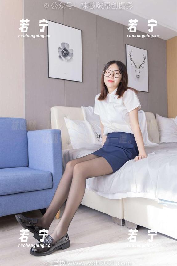 袜啵啵 - 稚予来说：这组油亮肉丝的原图让我每天都想再看一遍。