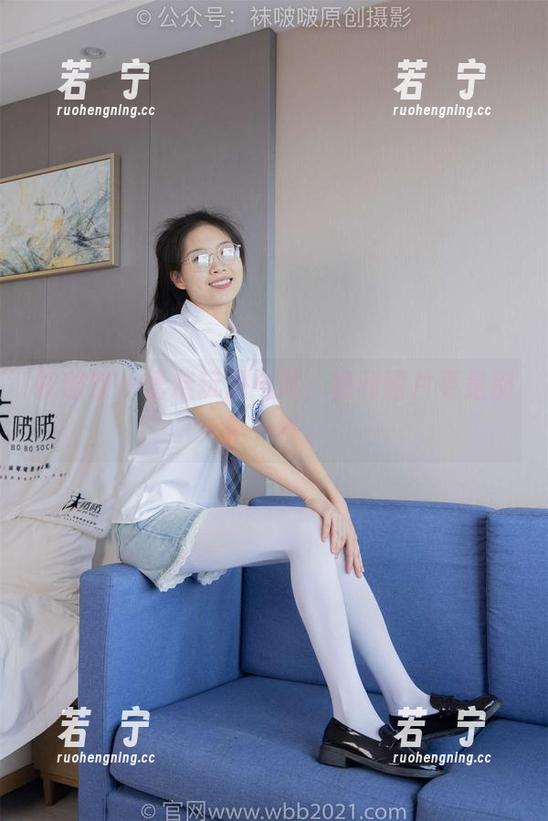 袜啵啵 - 雪糕玩双马尾，福利图片更是别具一格。
