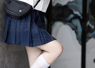 语画界 – 徐莉芝泳装图包：我可以坐着看一天吗？