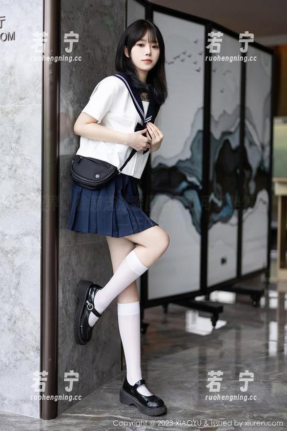 语画界 - 徐莉芝泳装图包：我可以坐着看一天吗？