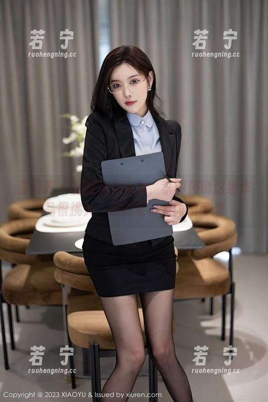 语画界 - 礼服写真合集，李丽莎说这组作品很挑人，但我觉得反而很可爱
