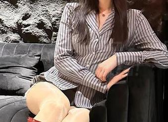 微密圈 – 女仆装与轩子巨二兔：作品集更新，预备好眼睁睁看！