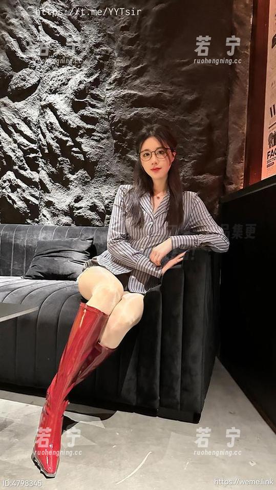 微密圈 - 女仆装与轩子巨二兔：作品集更新，预备好眼睁睁看！