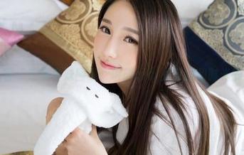 青豆客 – 定制学妹图集：琪琪qlql的穿搭和时光的交错