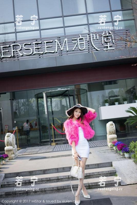 魅妍社 - 搜索了一下大白兔emma的高清礼服作品集，最后发现自己只想看她的表情了！
