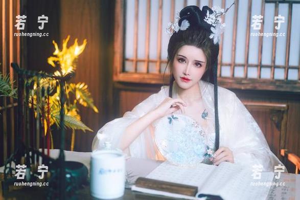 鹿八岁baby 鹿八岁baby与特工的堕落—在写真中跳舞