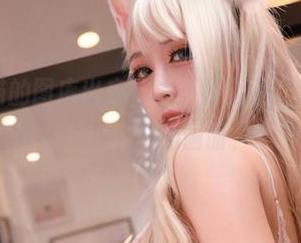 从黑白御猫的图库出来，脑子里全是“赤の森-MerryChristmas”的画面，上瘾了。